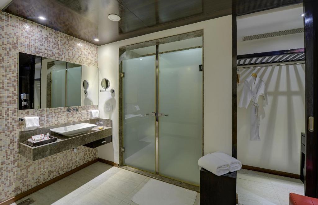 Koupelna v ubytování E Hotel