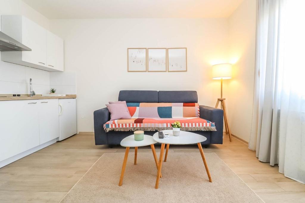 Apartment with terrace and parking