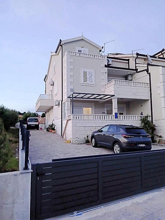 Apartments Mladenka