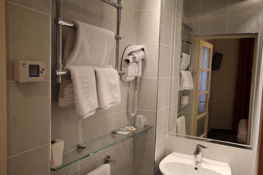 Hôtel Des Trois Gares - Resim 33