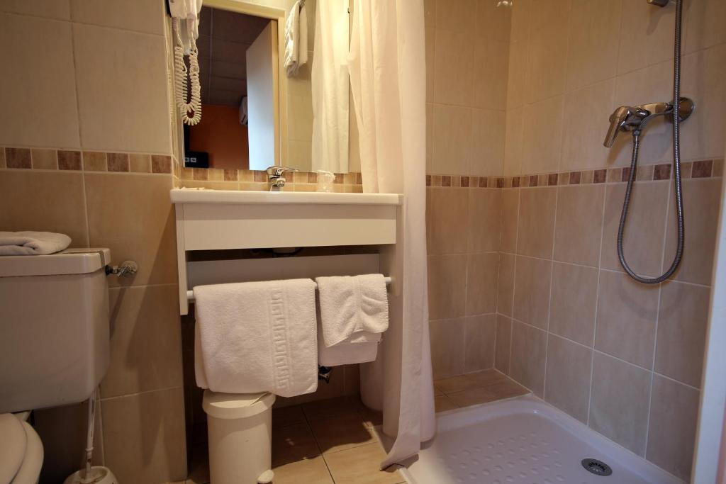 Hôtel Des Trois Gares - Resim 34