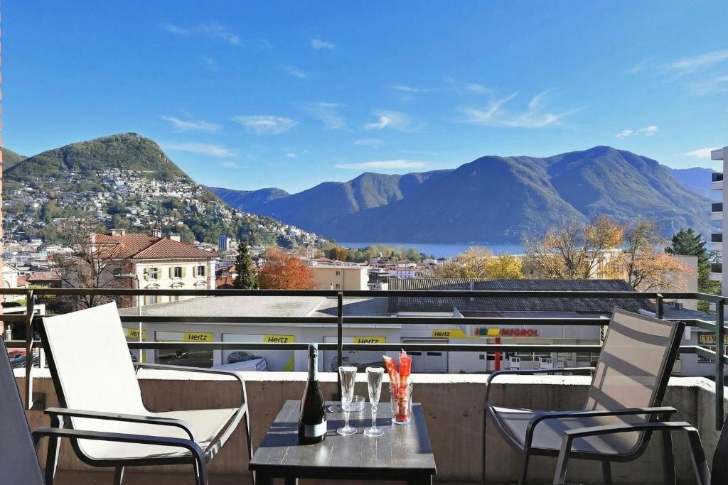 Travel Proud Santiago Home with Lake-View Balconies - Happy Rentals - Housity