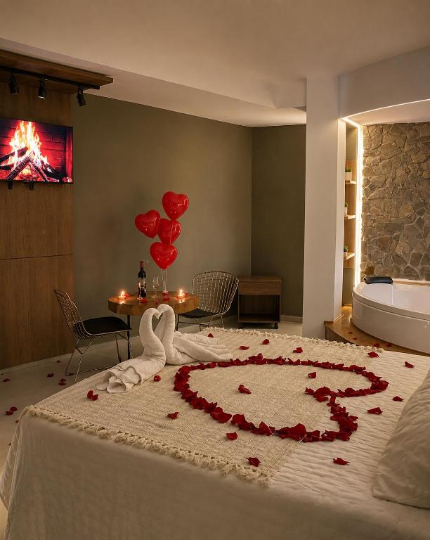 a room with a bed with a heart made out of roses at Hotel La Leonelda in Ocaña