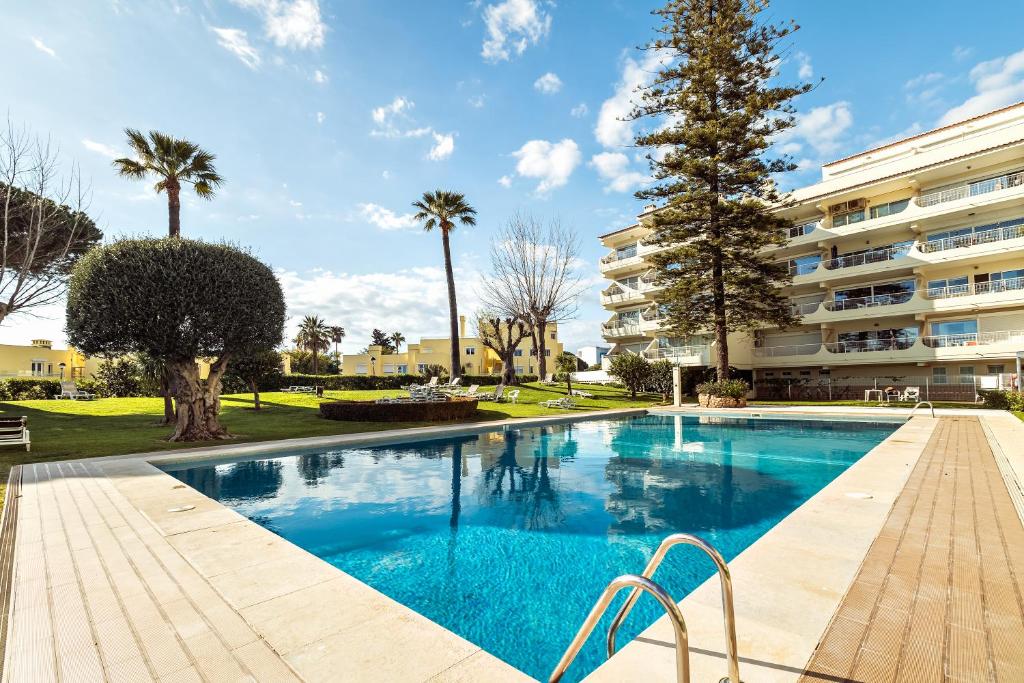 Vilamoura 2-Bed with Pool, Close to Golf & Marina