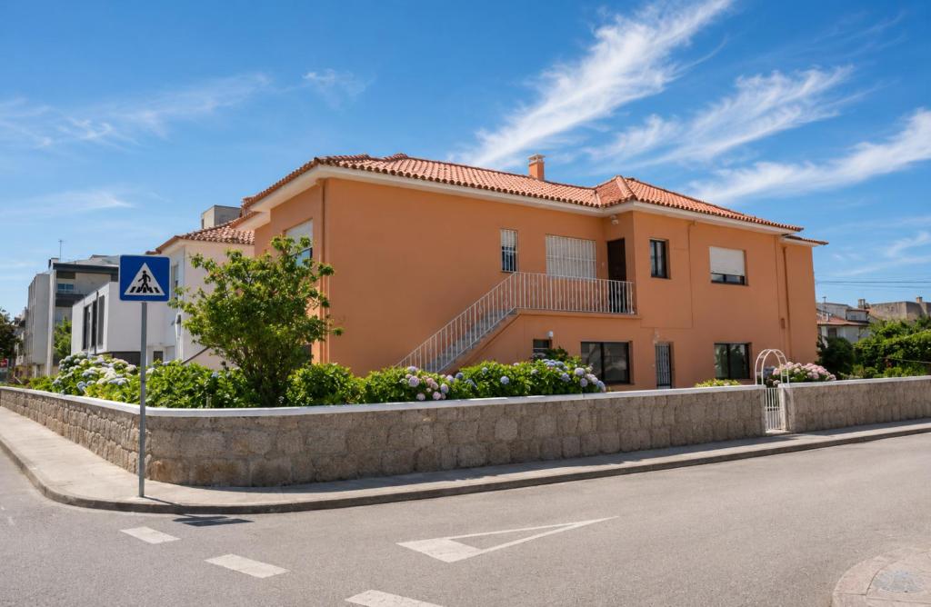 a house on the side of the road at Casa Praia Norte - PVZ in Póvoa de Varzim