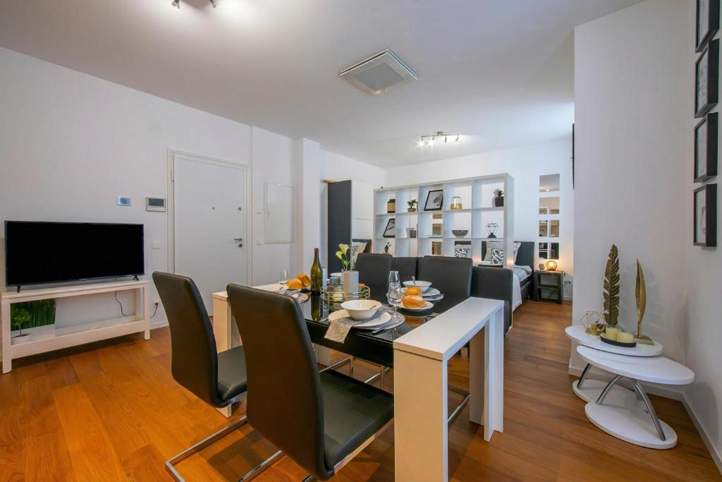 Little Lugano Studio with Balcony Views - Happy Rentals