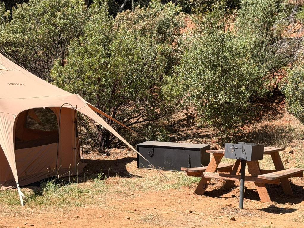 Yosemite Basecamp - Tent