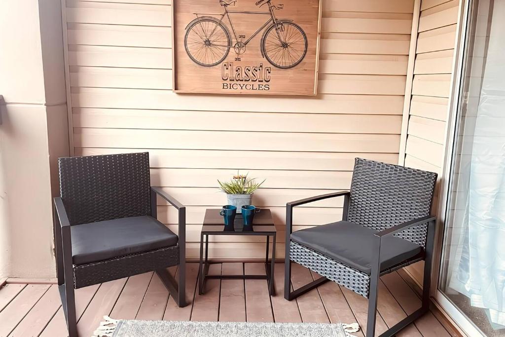 Cozy Lakeside Getaway - Outdoor Theater - Free Early Check-In- 4min to Silver Dollar City photo