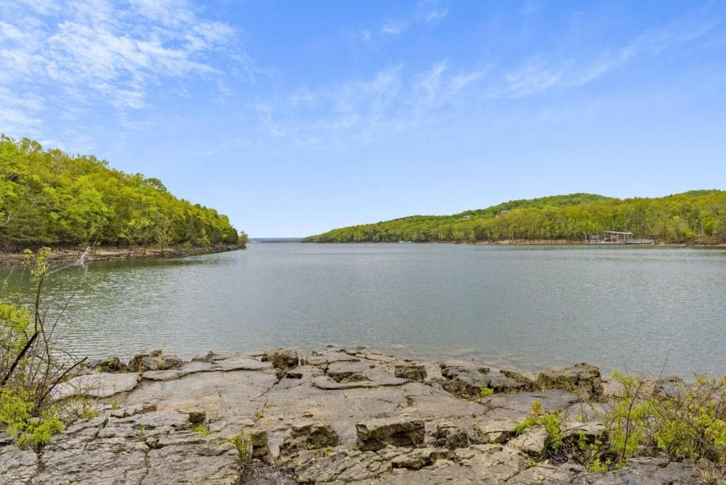 Cozy Lakeside Getaway - Outdoor Theater - Free Early Check-In- 4min to Silver Dollar City photo