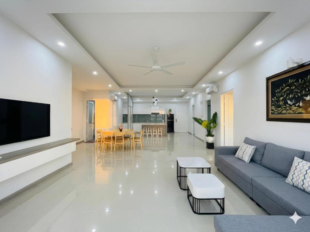 a living room with a couch and a tv at Mermaid-Oasky-50m to ThápTamThắng&Biển in Vung Tau