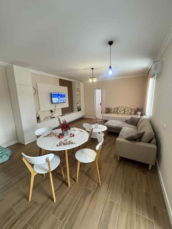 a living room with a table and chairs and a couch at Tskaltubo Kolkheti Apartment in Tsqaltubo