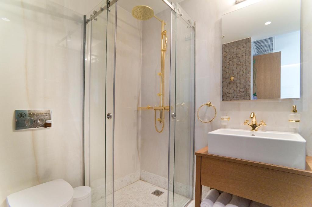 Kúpeľňa v ubytovaní NLH FIX | Neighborhood Lifestyle Hotels