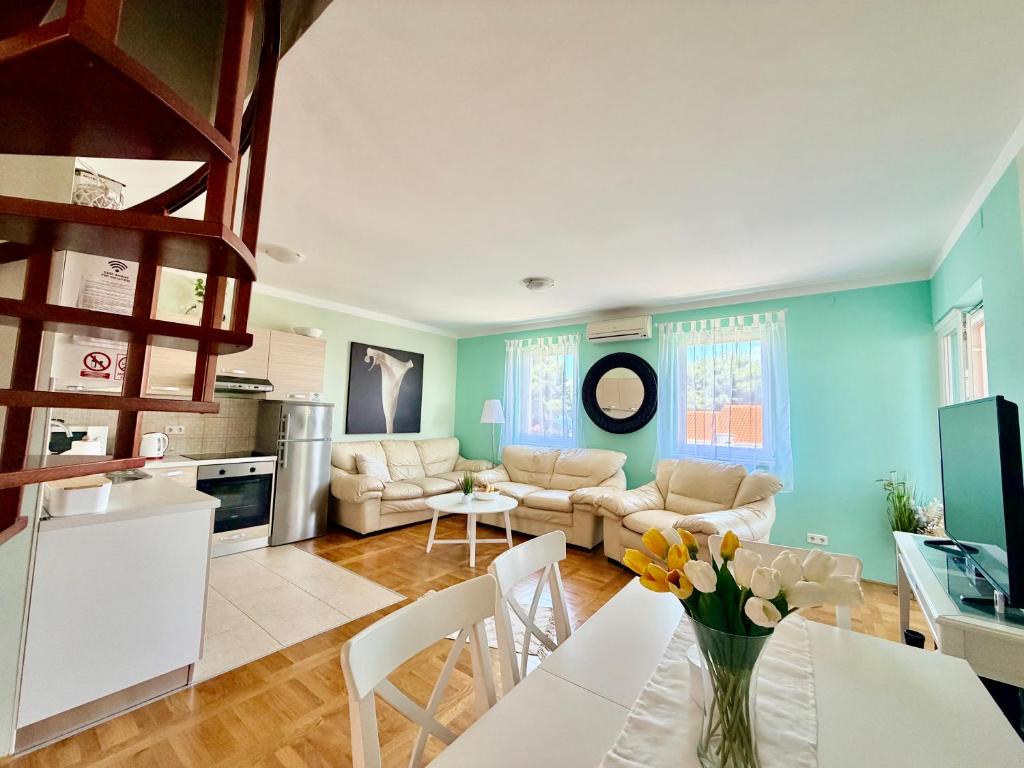 a kitchen and living room with a table and chairs at Apartment Andrea in Mirce