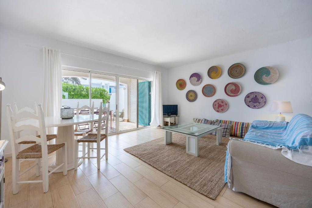 Apartment with Terrace in Prainha Resort, A short 200-meter walk to the beach, by QoZzy
