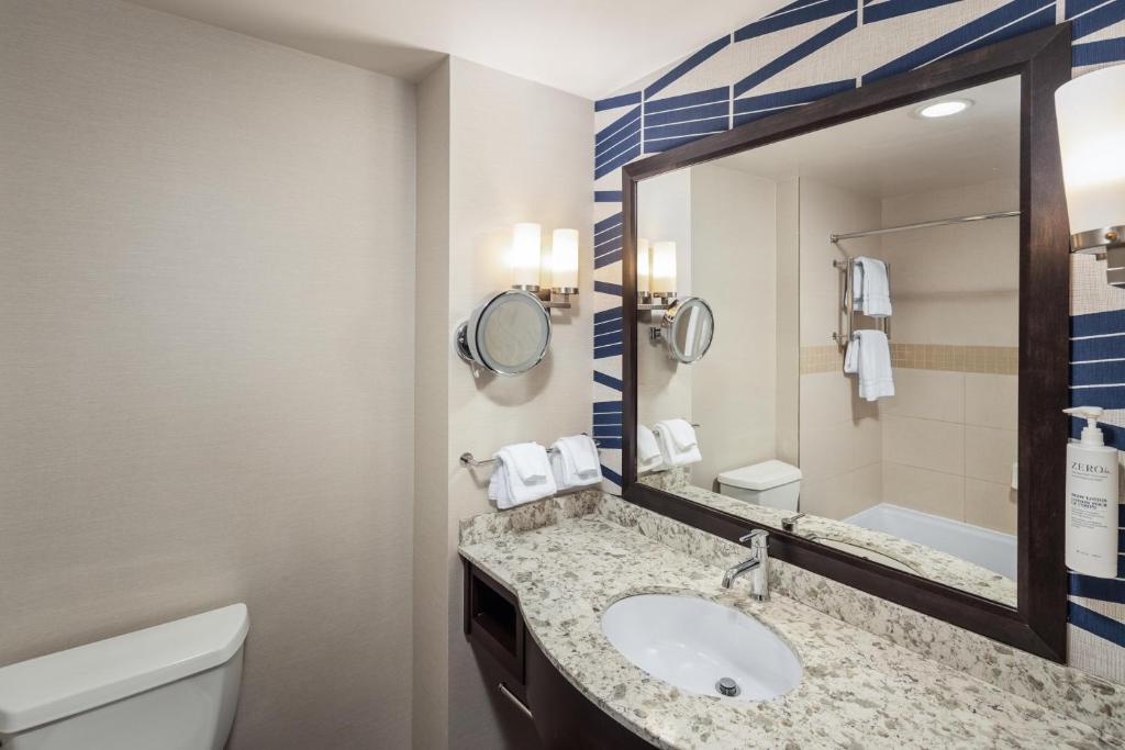 Hilton Garden Inn Seattle Downtown photo
