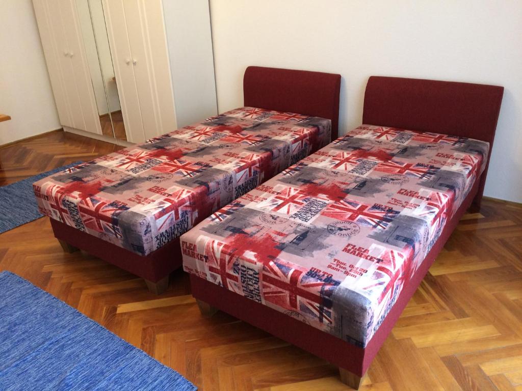 Posteľ alebo postele v izbe v ubytovaní Írisz Apartman Budapest