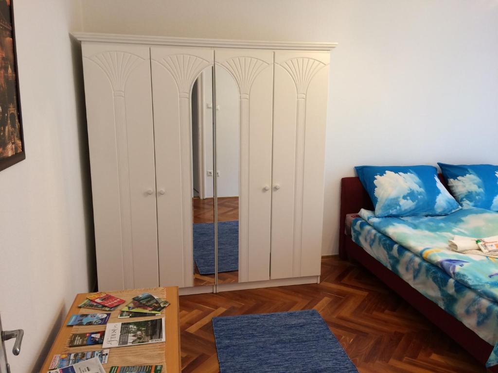 Posteľ alebo postele v izbe v ubytovaní Írisz Apartman Budapest