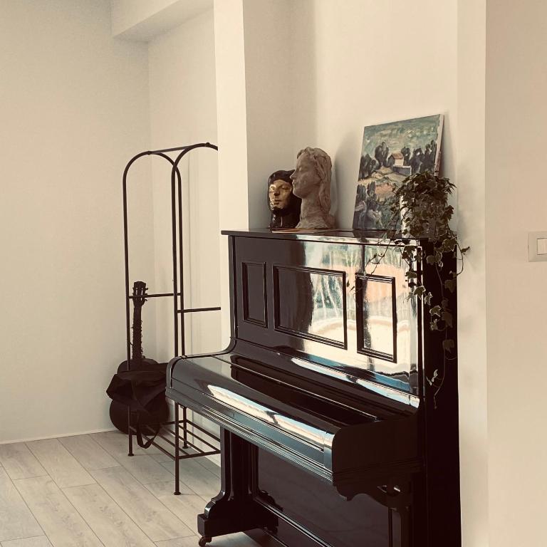 a piano with a statue sitting on top of it at Etna Rooftop in Trecastagni