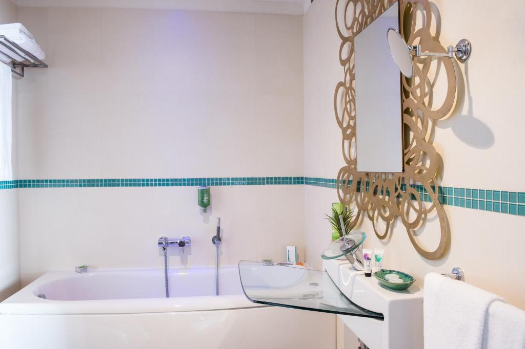 Koupelna v ubytování Blu Suite Resort