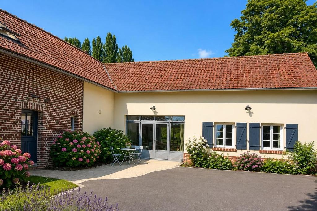 a detached house with a red roof at Les Chambres de Pascaline in Arrest