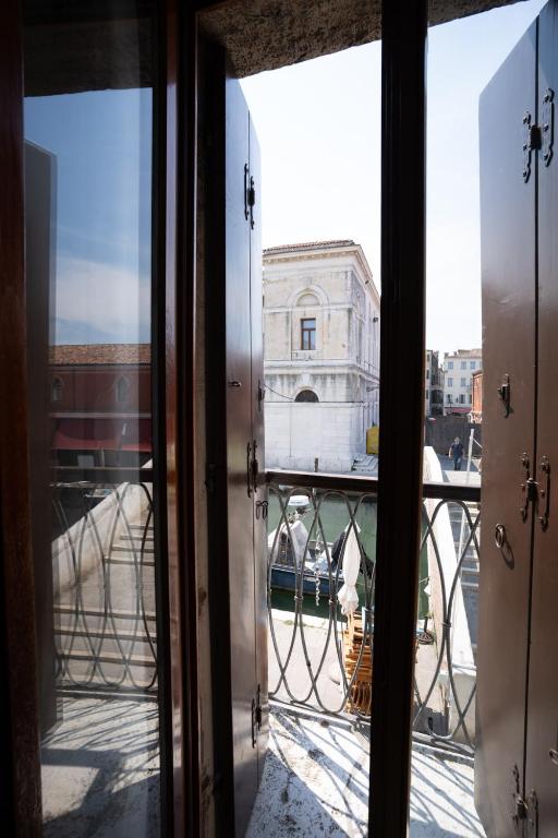 an open window with a view of a building at Enza House in Chioggia
