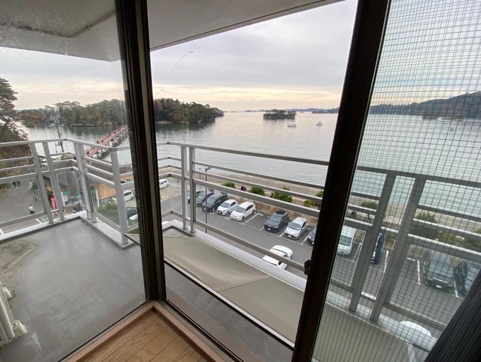 a view of a balcony with a view of the water at ウェルカムイン松島 in Matsushima