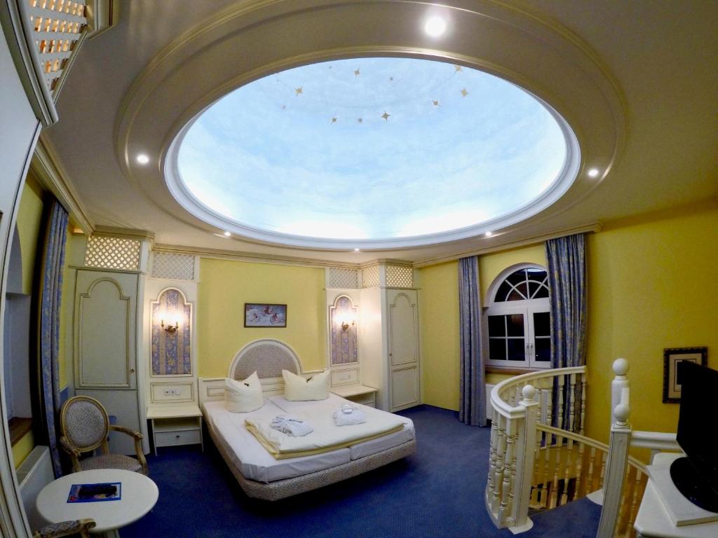 Postel nebo postele na pokoji v ubytování Hotel Spanischer Hof