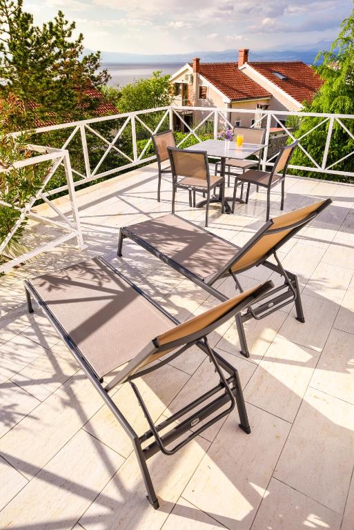 Balkón nebo terasa v ubytování Apartmani Alice