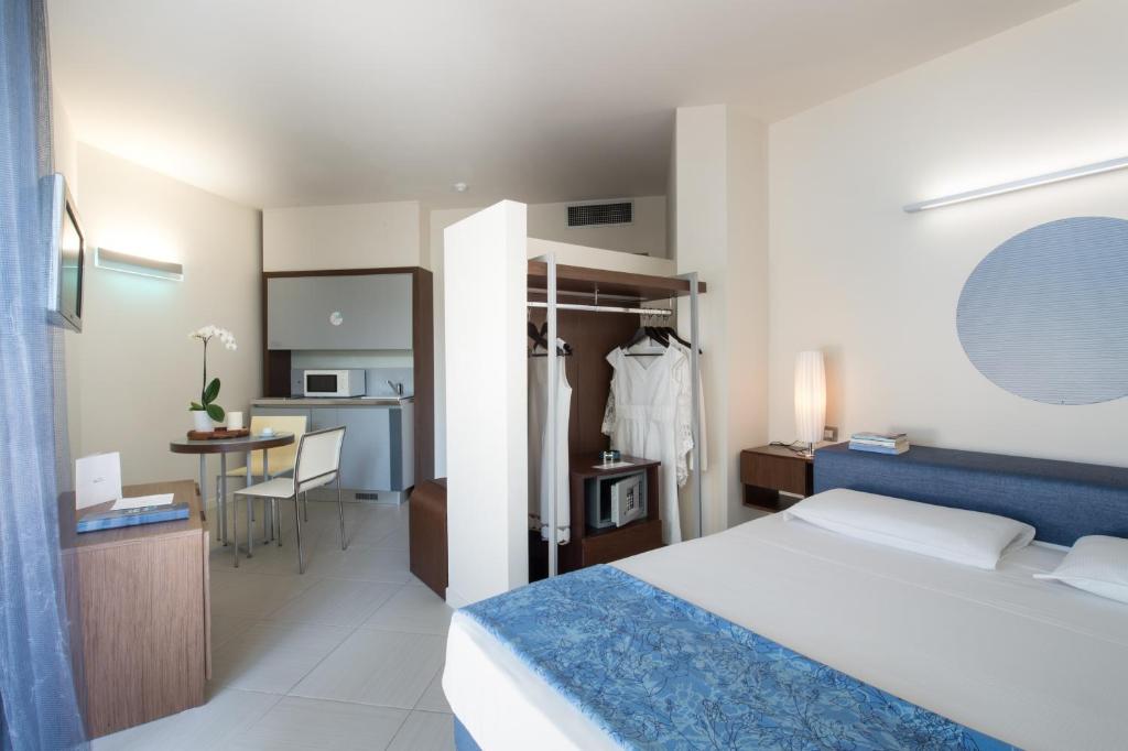 Postel nebo postele na pokoji v ubytování Blu Suite Resort
