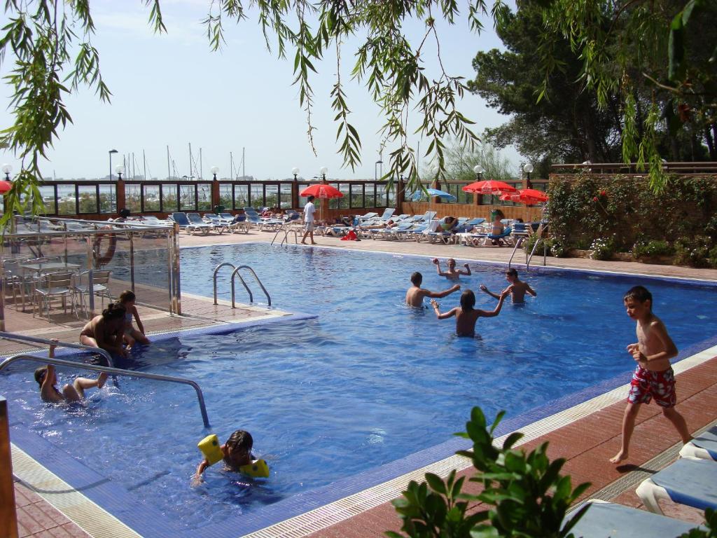 Bazén v ubytování Hotel Univers nebo v jeho okolí