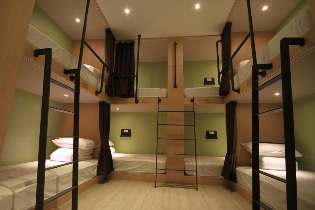 Postel nebo postele na pokoji v ubytování Hangkhau Hotel