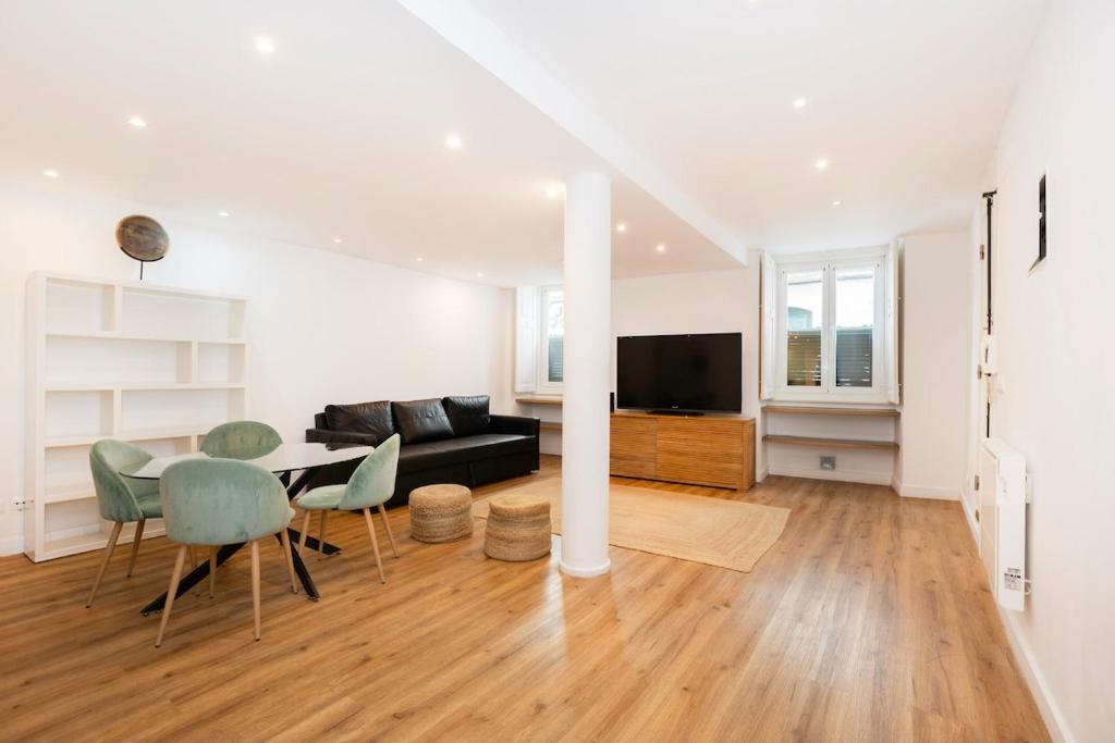 Charming Quiet Apartment in Bairro Alto