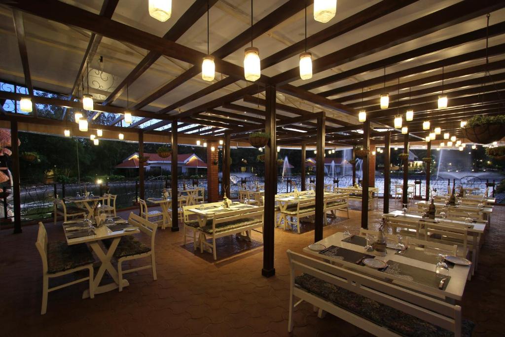 Restaurace v ubytování Silent Shores Resort & Spa