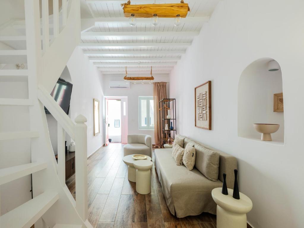 Mykonian Living The Lakka Residence