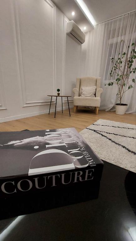 a remote control sitting on a table in a living room at The SKVER-Elegant City Apartmant in Požarevac