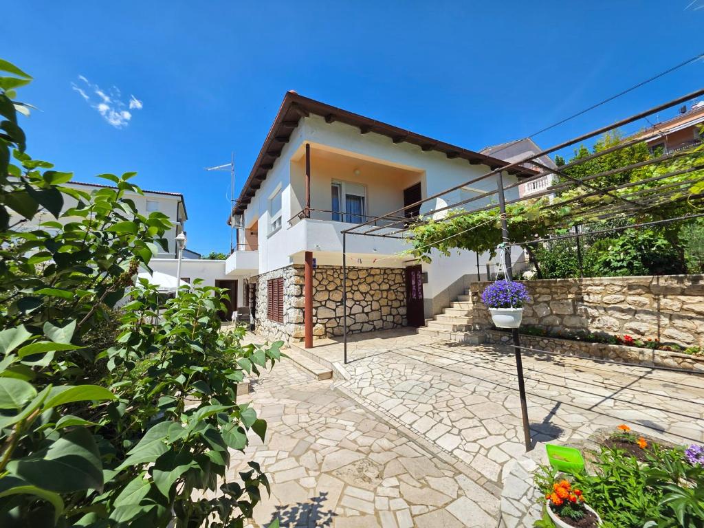 MARIJA Apartment 100m from the pebble beach