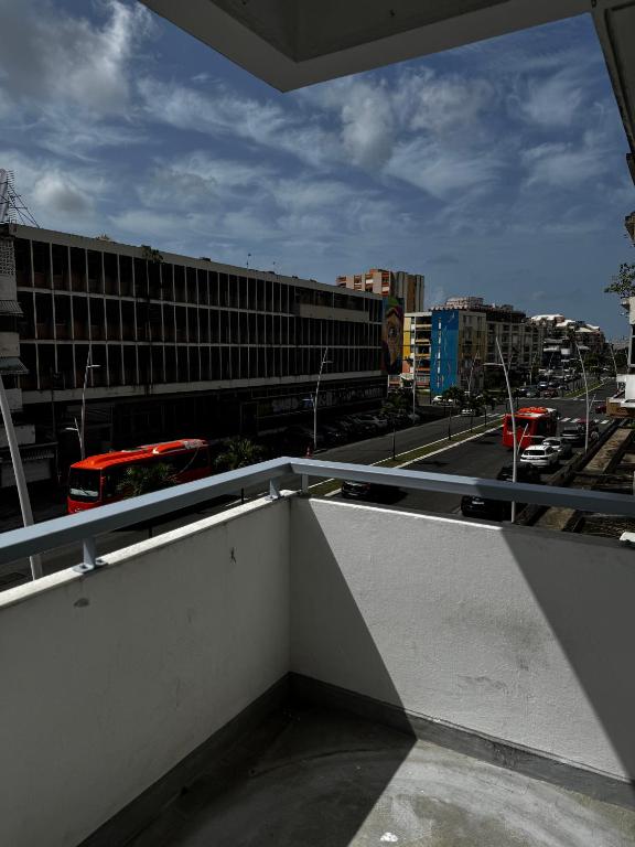 a view of a city street with buildings and cars at Urban Zen Appart Spacieux studio atypique avec bain a remous proche de tout in Pointe-à-Pitre