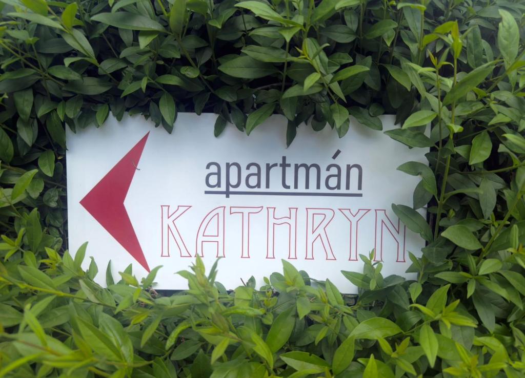 a sign for anahim kathirim in a bush at Apartmán Kathryn in Dubá