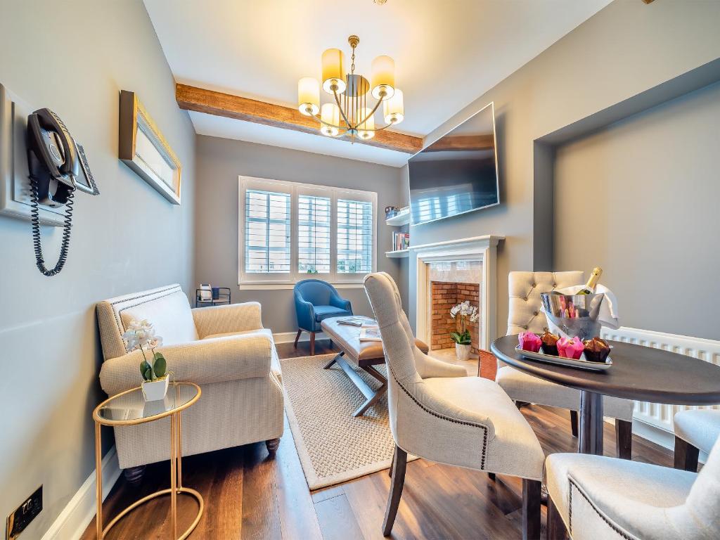 a living room with a couch and a table at Lundin Links - Ukc6916 in Turnberry