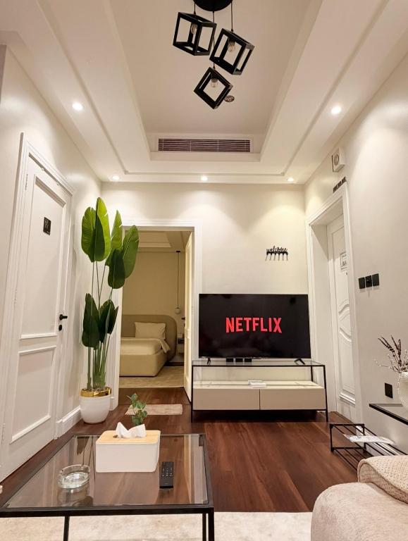 a living room with a television and a couch at Luxury apartment jeddah in alrawdah 6 Near the airport in Jeddah