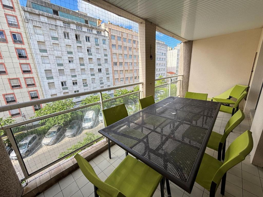 Appartement moderne avec terrasse à 100m de la plage des Sables-d'Olonne - FR-1-197-405