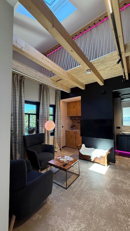a living room with a couch and a table at Gleisbett 12-3 in Meiningen
