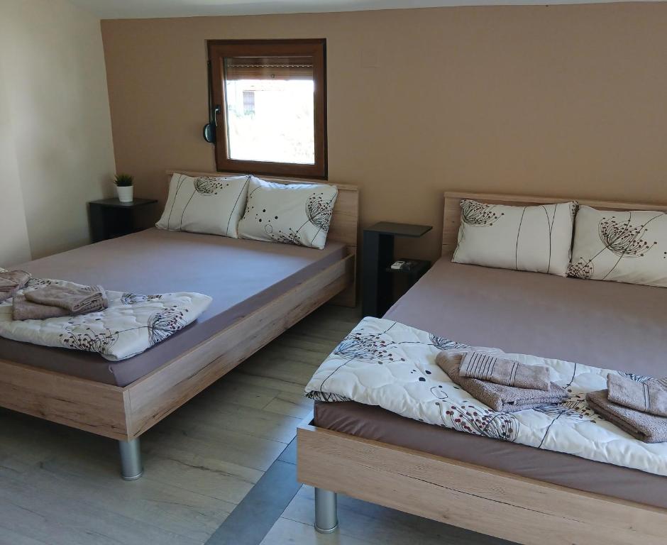 two beds sitting in a room with at Sofija apartments in Gevgelija