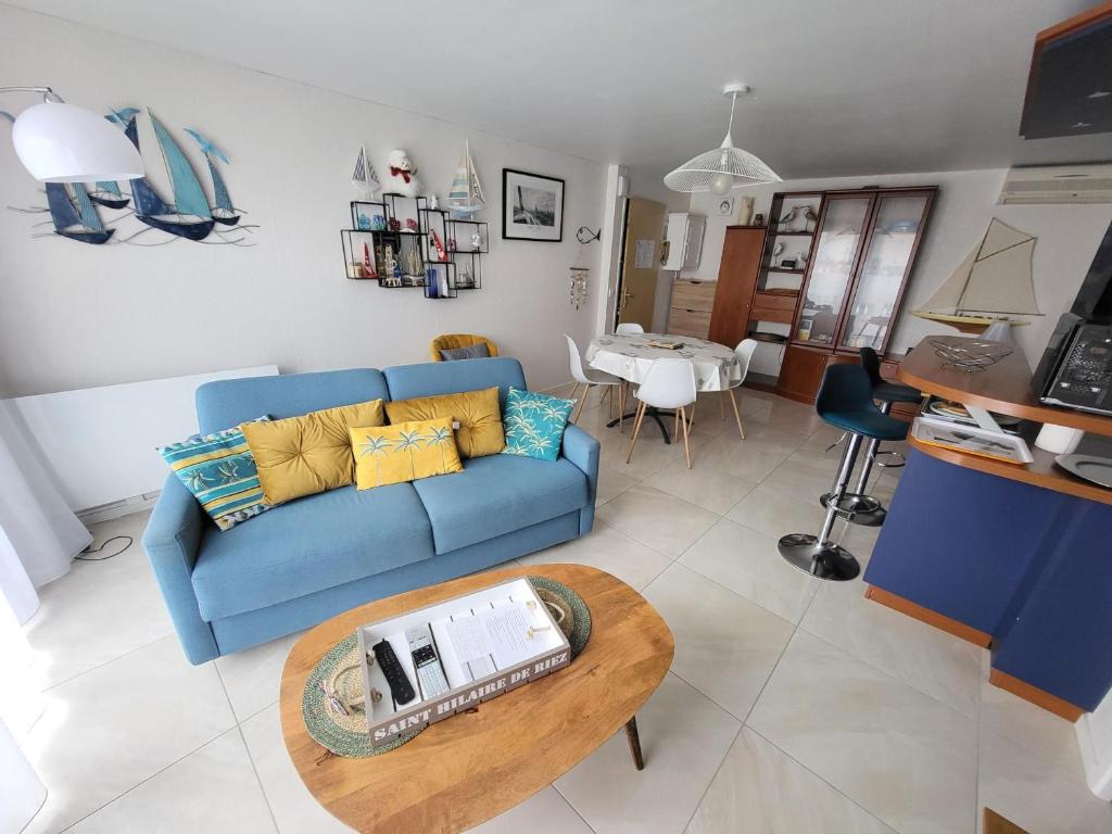 Appartement Moderne au Centre-Ville, 150m Plage, WiFi, Confort Idéal pour Familles