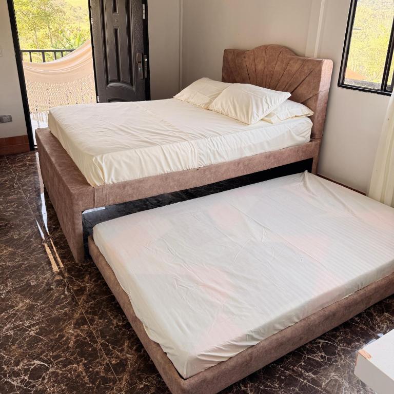 two bunk beds in a room with a mattress at Villa Matilde in Curití