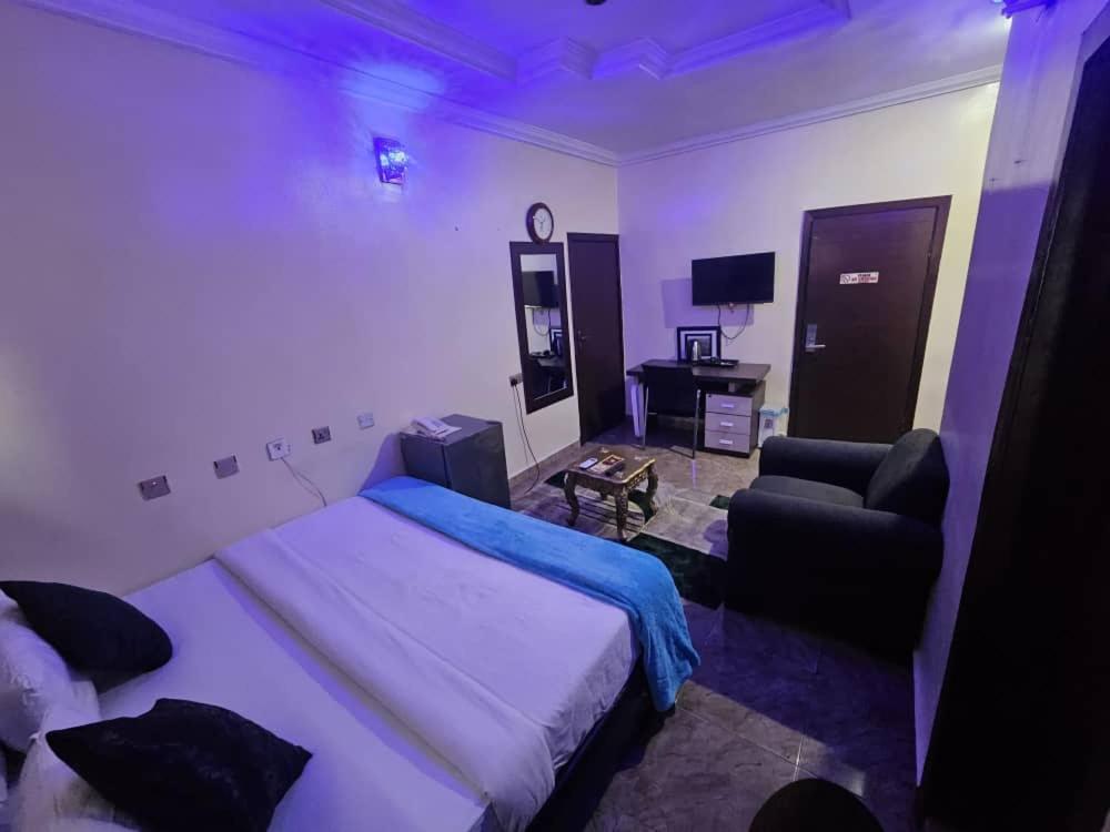 Gallery image of GRAND PARK HOTEL AND SUITEs in Egbe