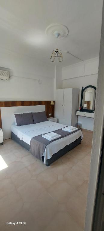 a bedroom with a large bed in a room at Bena pansiyon in Fethiye