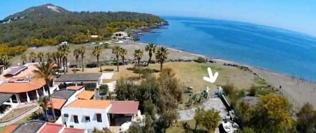an aerial view of a beach with a resort at Villetta Darsena con piscina gratuita dal 18 Luglio al 30 Agosto in Vulcano