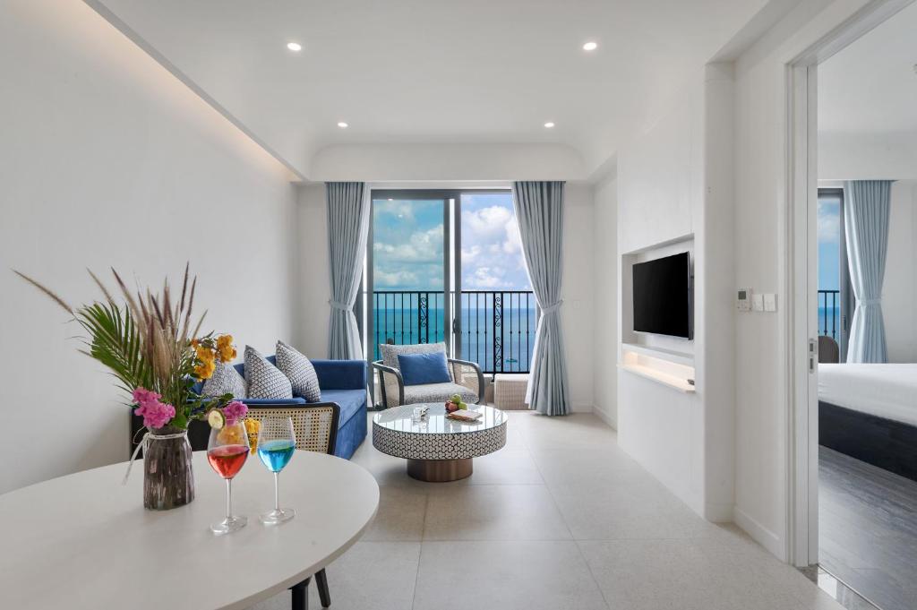La isla Apartments & Villas - Sea View & Fireworks Phu Quoc - Three-Bedroom Apartment With Ocean View