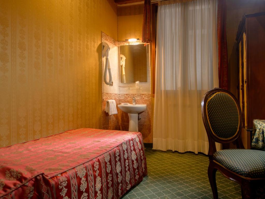 Postel nebo postele na pokoji v ubytování Centauro Hotel